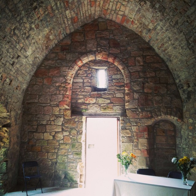 Onie Tibbitt, Edinburgh-based Funeral Celebrant, conducts a Memorial Ceremony. 